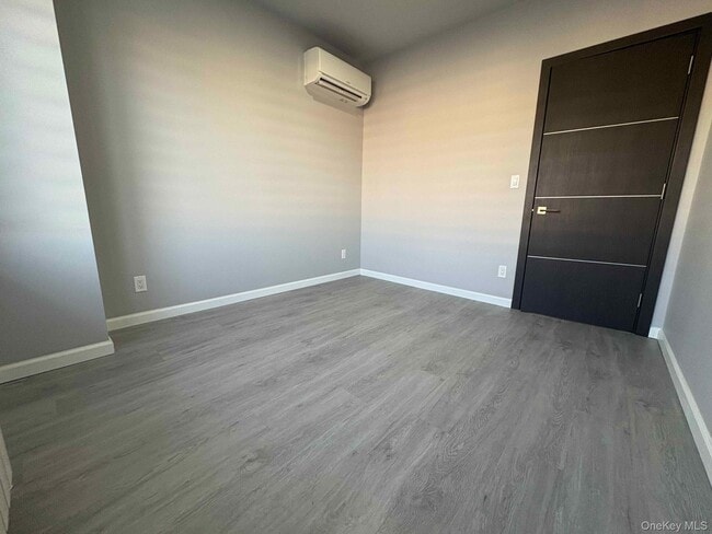 Photo - 58-46 Fresh Pond Rd Unit 2