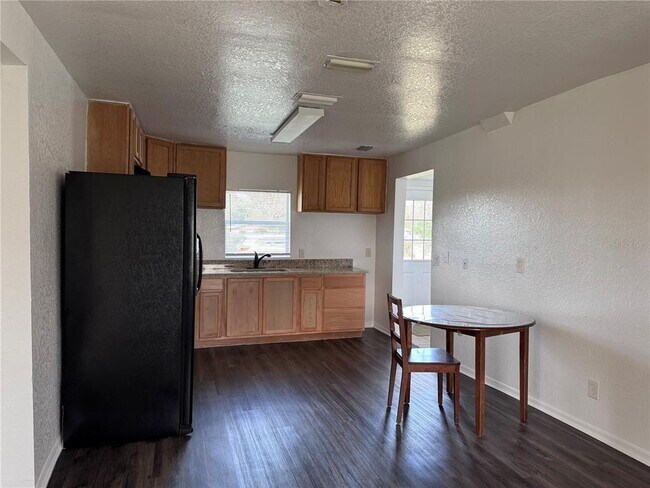 Photo - 14330 Division St