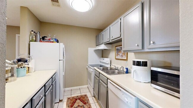 Photo - 1901 Holleman Dr W Unidad 412