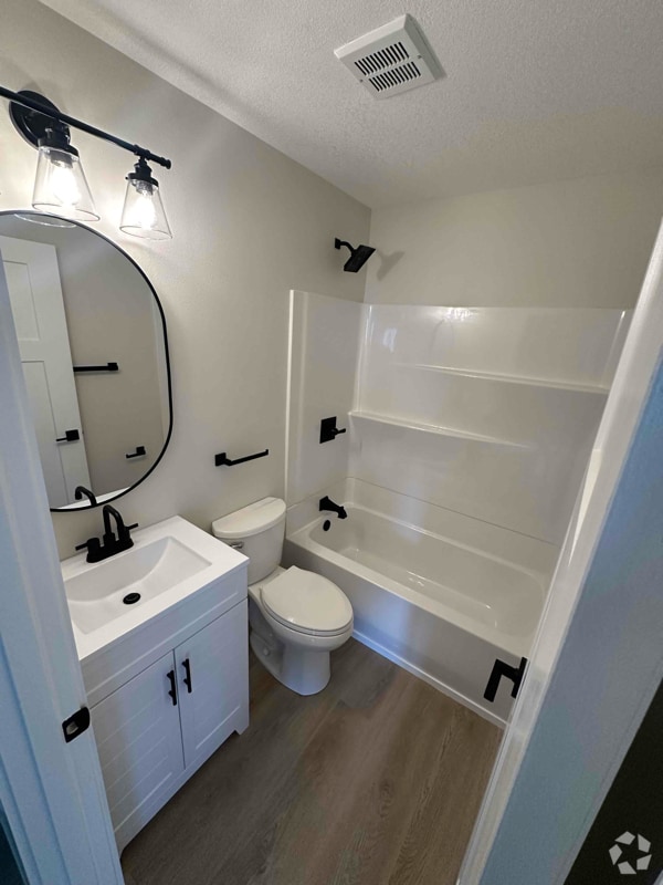 Building Photo - 407 W 65th St Rental