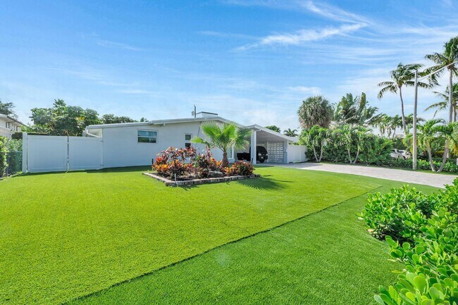 Photo - 530 NE 17th St