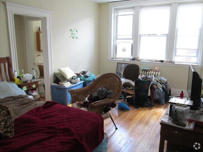 Building Photo - 224 Kelton St Rental