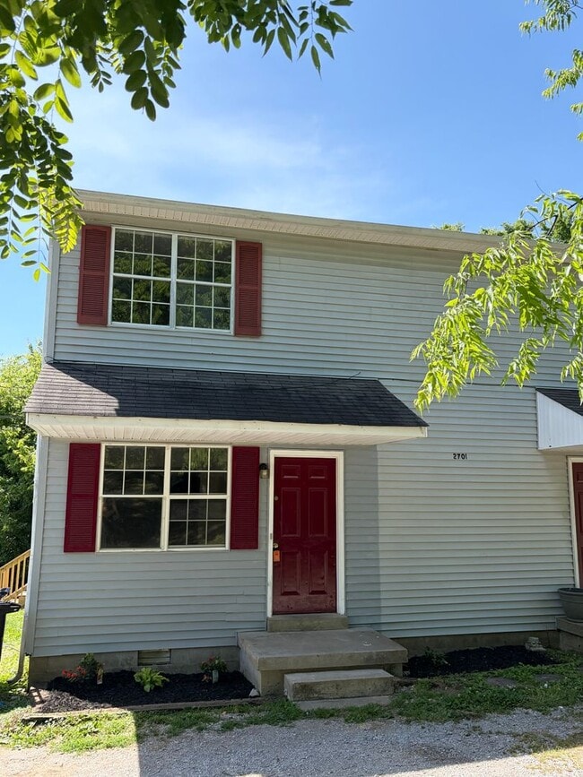 Building Photo - 2701 McIntosh Dr Unit 2701 A McIntosh Dr