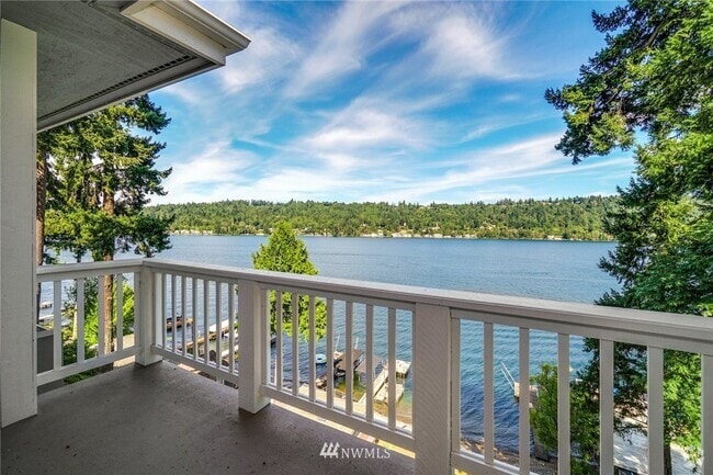 Building Photo - 2410 West Lake Sammamish Pkwy NE Rental