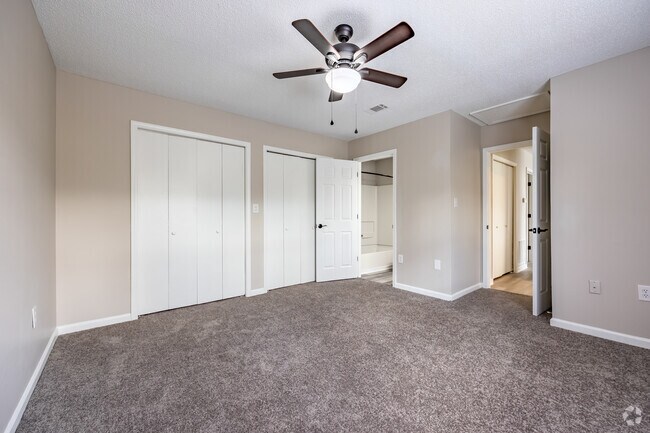 2BR, 2BA - 1048SF