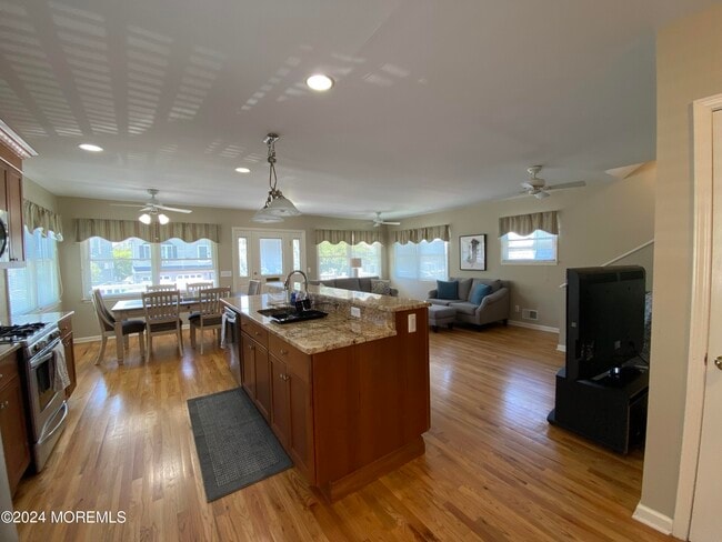 Photo - 564 Perch Ave
