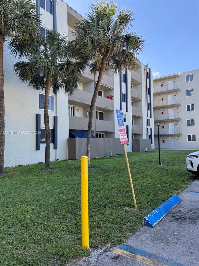 Building Photo - 10090 NW 80th Ct Unit 1361