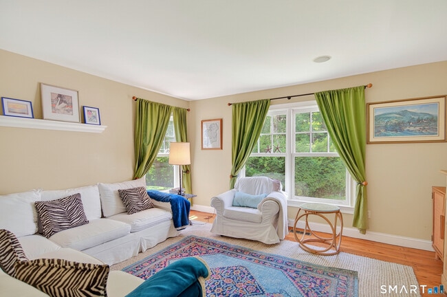 69 Richmondville Ave