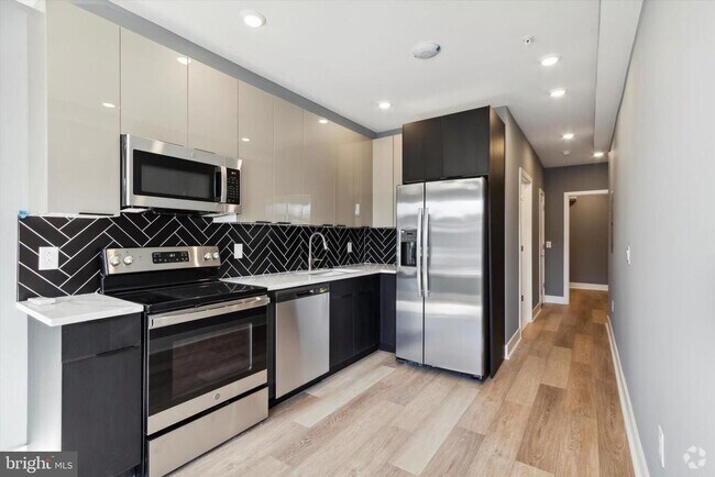 Building Photo - 1615 Poplar St Unit 2 Rental