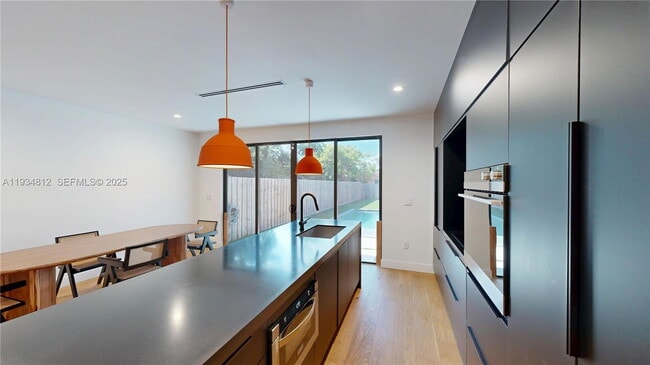 Photo - 353 NW 50th St