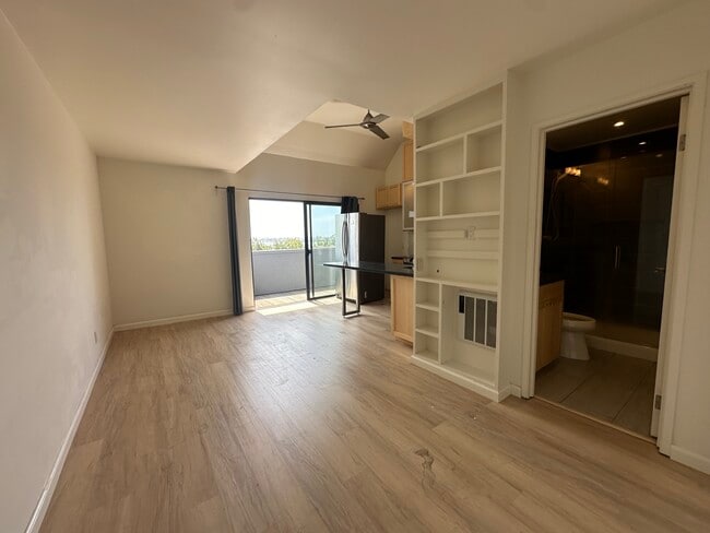 Living room space - 3 Embarcadero W Condo Unit 343