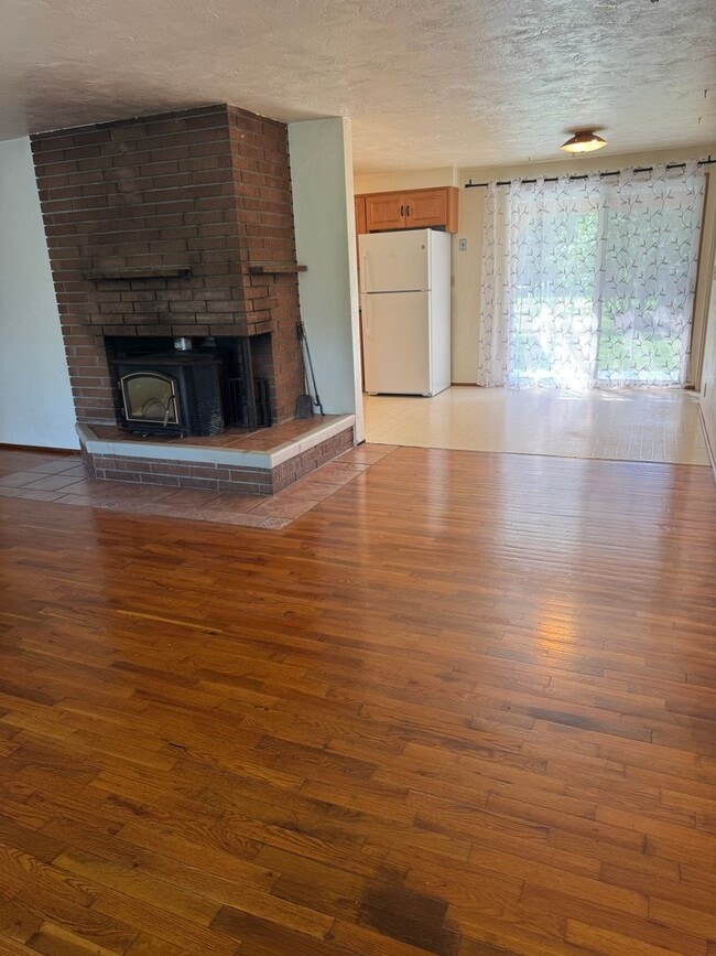 1270 W Hilliard Ln