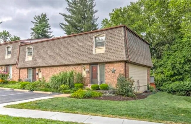 Photo - 252 Glandore Dr