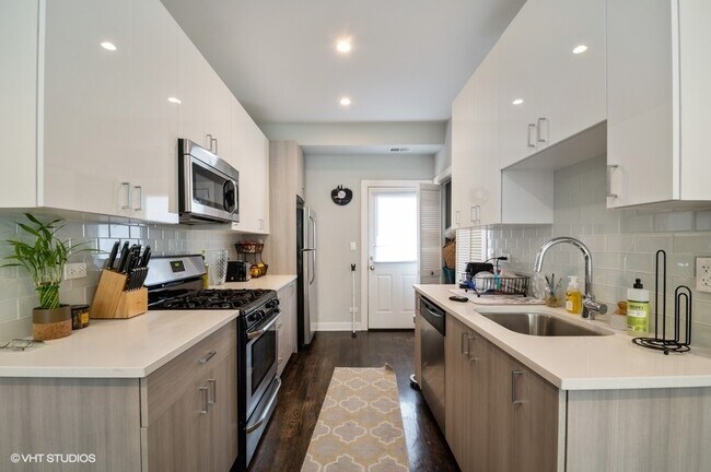 Photo - 3550 N Racine Ave Unidad 3