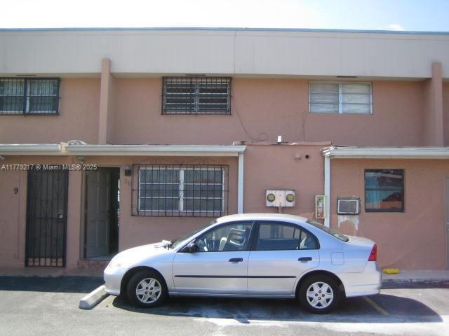 Building Photo - 10881 SW 6th St Unit 10 Rental