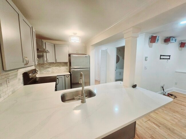 Building Photo - 519 Columbus Ave Unit 1