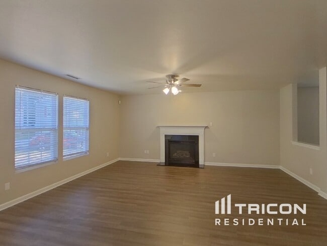 Photo - 1332 Waterlily Lane