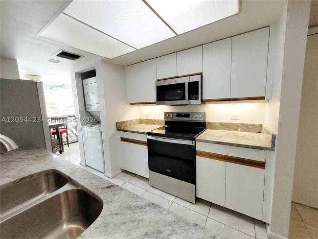 Photo - 7523 Greenlake Dr
