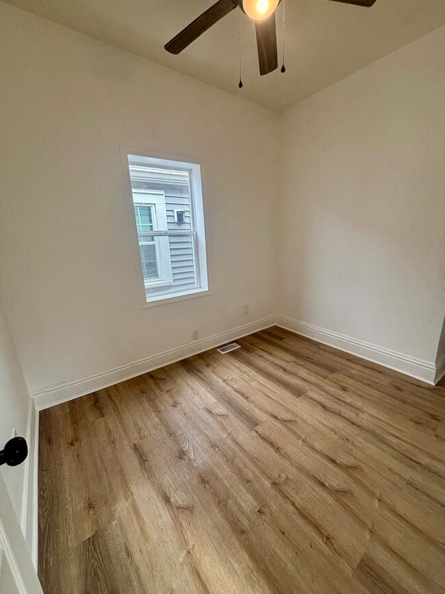 Photo - 525 E 8th St