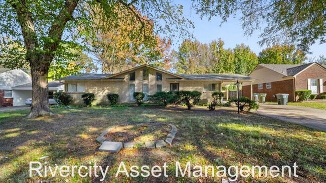 Building Photo - East Memphis Beauty!!!! Section 8 Welcomed...