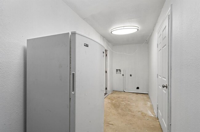 Photo - 118 E Tamarind St