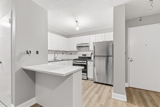 Building Photo - 5601 JFK Blvd E Unit 18F