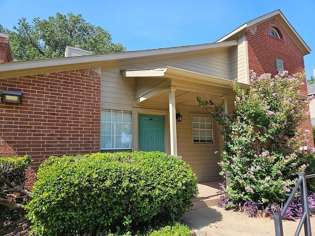 Building Photo - 1467 Meadowood Village Dr Unit 1467 Meadowood village dr
