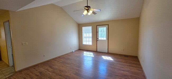 Photo - 3 Bedroom 2 Bath Close To Missouri State University $1295