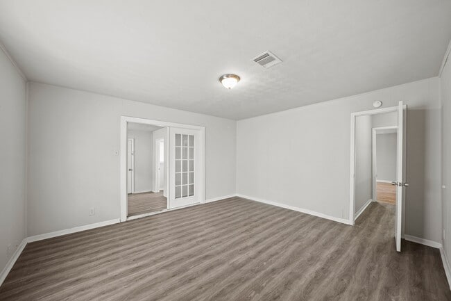 Photo - 6806 Woodrow St