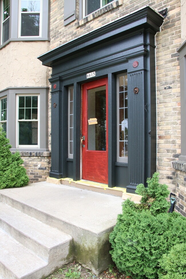 Building Photo - 6615 W Bluemound Rd Unit 3 Rental