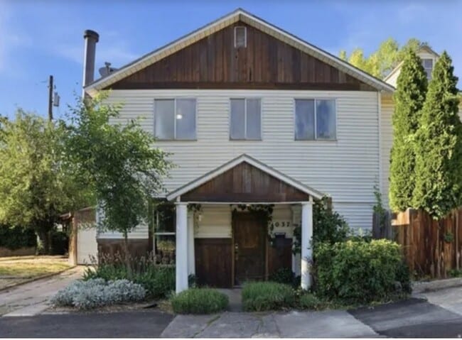 Building Photo - 1037 E Linden Ave