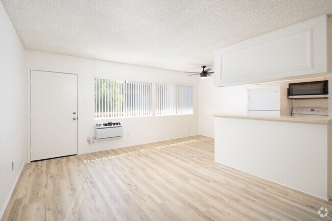 1BR, 1BA - 625SF
