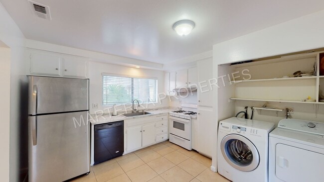 Photo - Large 3 Bedroom Townhome!