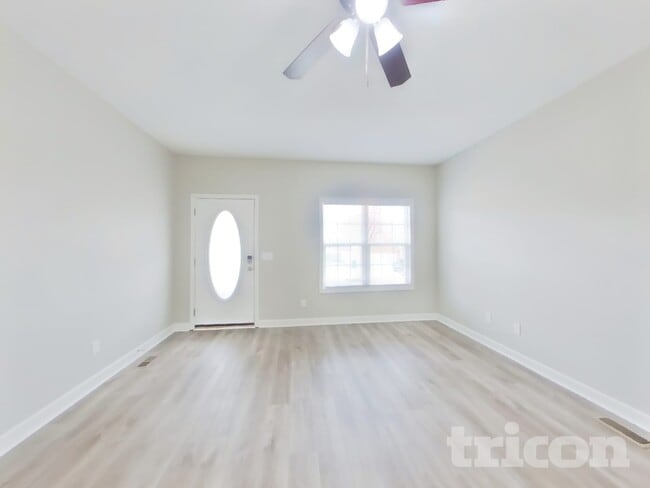 Photo - 1015 Golf View Way