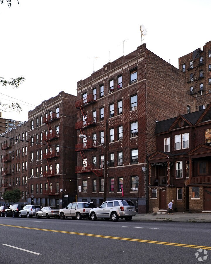 Photo - 3138 Bailey Ave Apartments