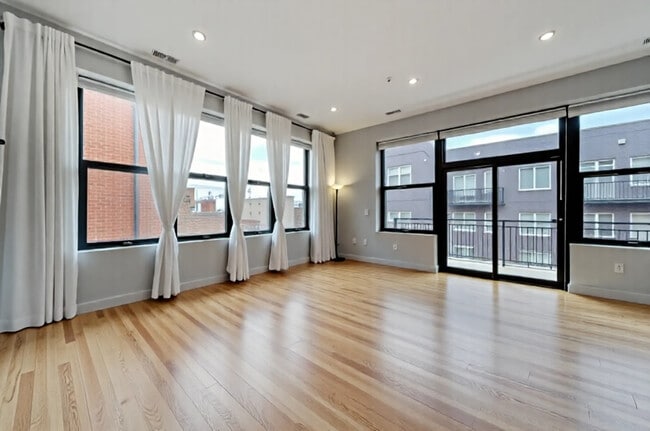 Photo - 2 S Leavitt St Unit 307