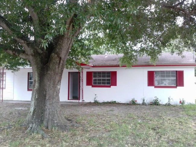 1108 Carefree Cove Dr