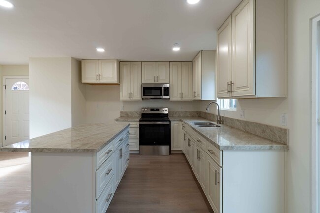 Building Photo - 6 Princeton Ave