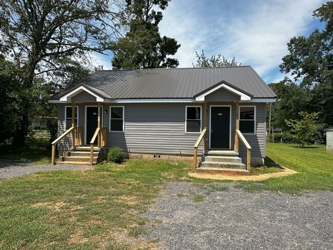 Building Photo - Beautifully Remodeled 2 Bedroom / 1 Bath D... Rental