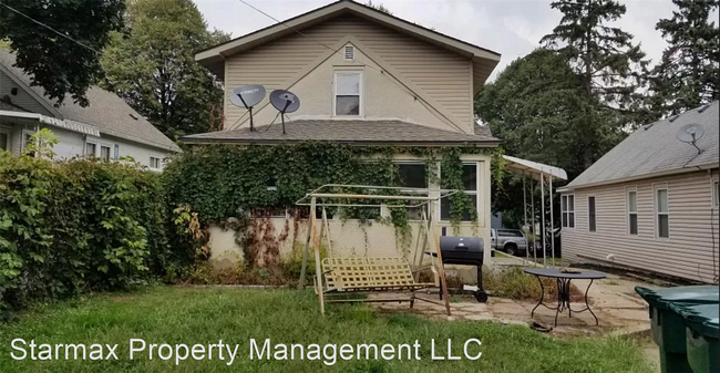 Photo - 4 br, 2 bath House - 74 Geranium Avenue E