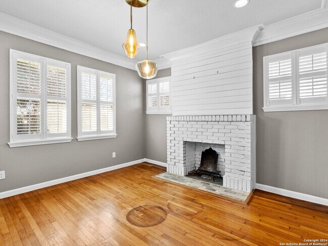 Photo - 355 E Craig Pl