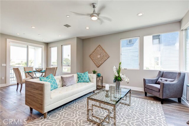 Photo - 2068 Maple Ave