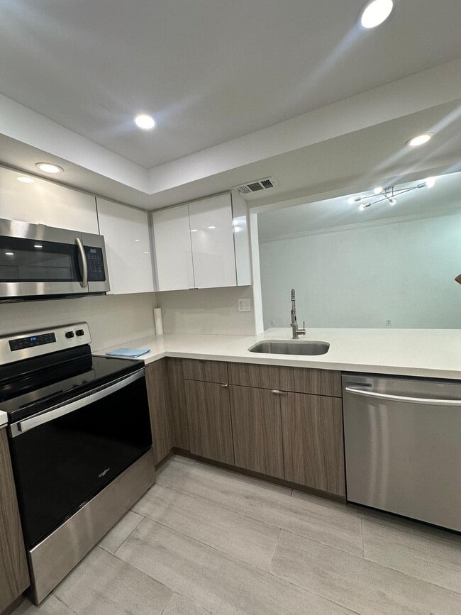 Photo - 9725 Fontainebleau Blvd