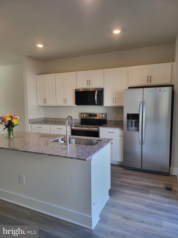 Photo - 180 Munsee Cir