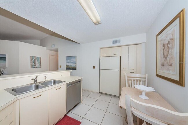 6151 Bahia Del Mar Blvd S Unit 220