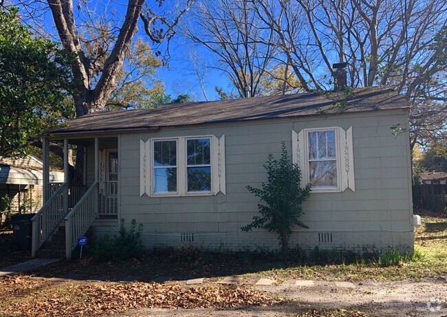 Building Photo - Centrally Located Single Family Home