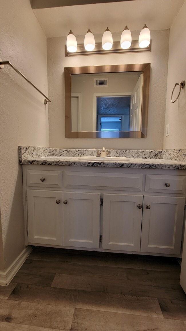 2 bed Flat bathroom