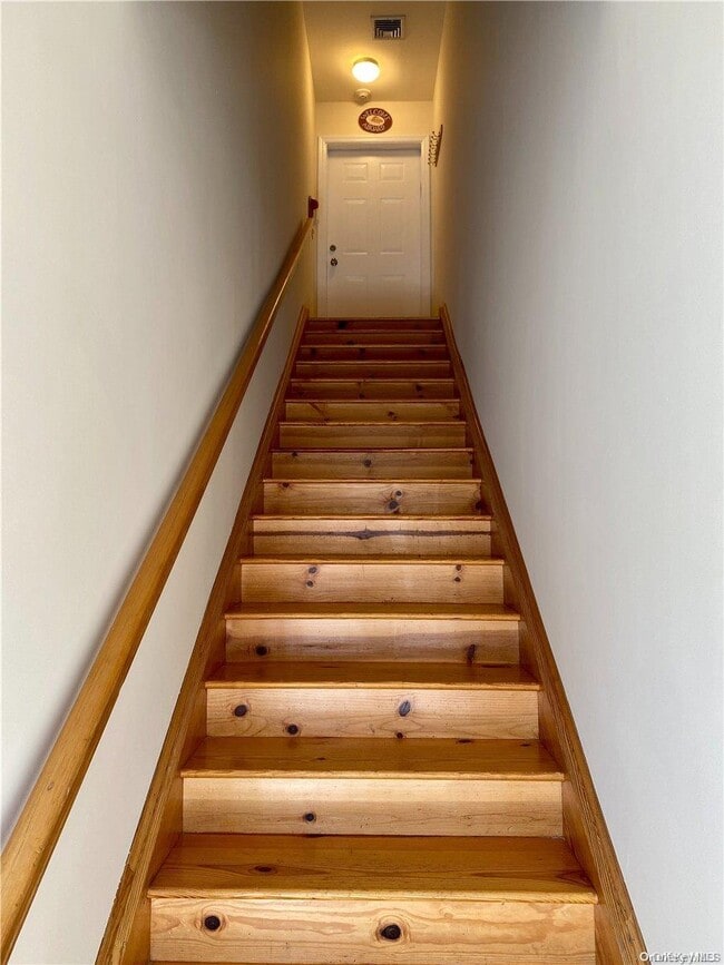 Building Photo - 259 Glen Cove Ave Unit 251
