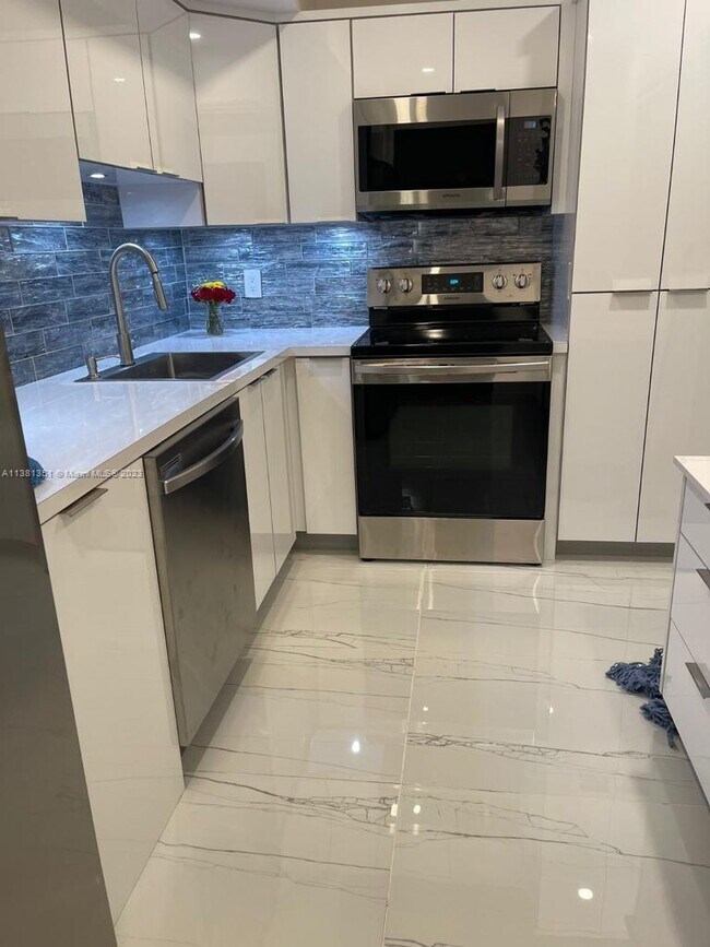 Photo - 2800 N Palm Aire Dr Condo Unit 302