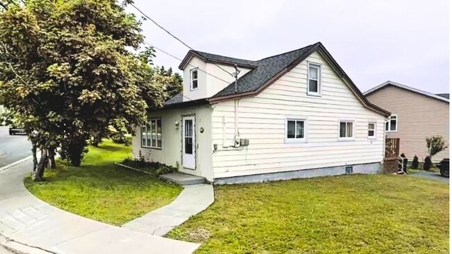 Building Photo - 112 Airport Heights Dr